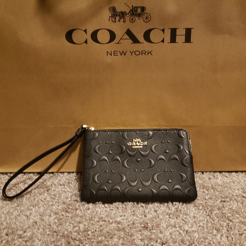 COACH Corner Zip Wristlet in SIGNATURE Leather